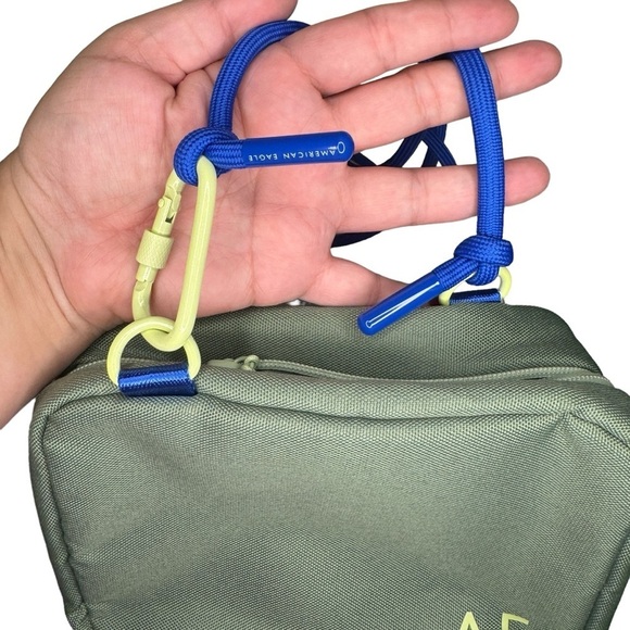 NWT American Eagle Army Green Canvas crossbody bungee strap women’s bag travel - Picture 4 of 12